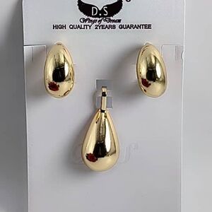 Elegant Gold Teardrop Jewelry Set